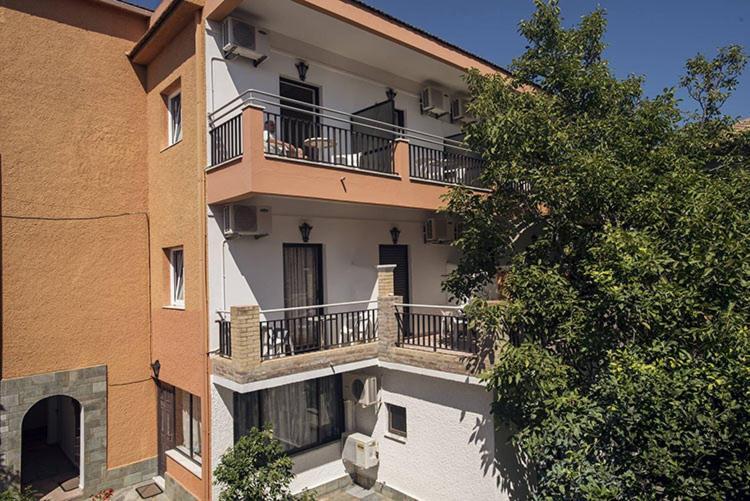 Hotel Omirico Гувия Екстериор снимка